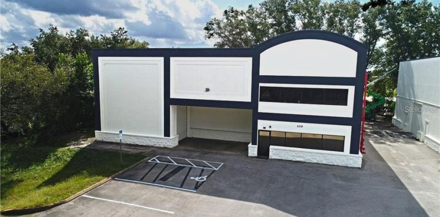 Commercial property in Lake Mary, Florida 520.25 sq.m. № 2210870