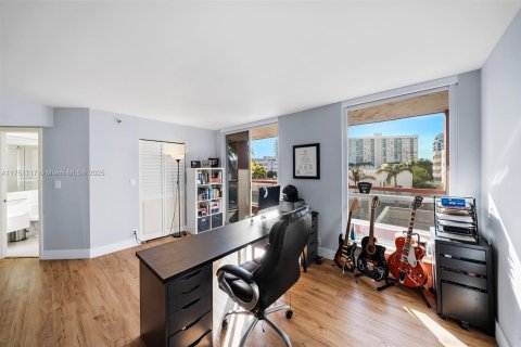 Condo in Miami Beach, Florida, 3 bedrooms  № 1705491 - photo 21