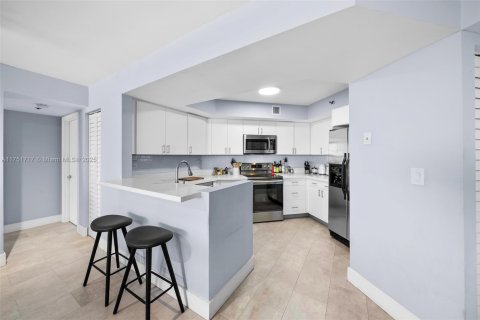Condo in Miami Beach, Florida, 3 bedrooms  № 1705491 - photo 6