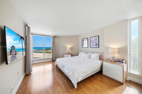 Condo in Miami Beach, Florida, 3 bedrooms  № 1705491 - photo 15
