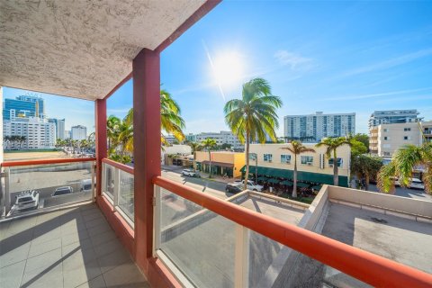 Condo in Miami Beach, Florida, 3 bedrooms  № 1705491 - photo 23