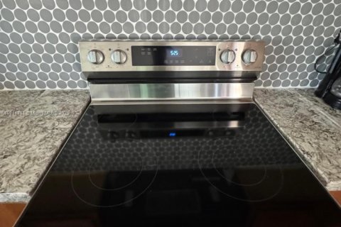 Casa en alquiler en Port Charlotte, Florida, 2 dormitorios № 1969948 - foto 6