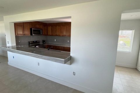 Casa en alquiler en Port Charlotte, Florida, 2 dormitorios № 1969948 - foto 9