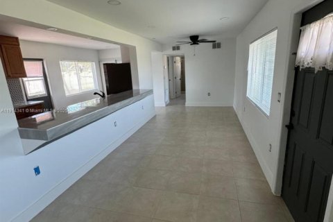 Casa en alquiler en Port Charlotte, Florida, 2 dormitorios № 1969948 - foto 16