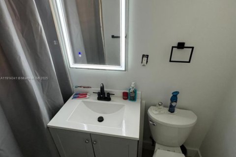 Casa en alquiler en Port Charlotte, Florida, 2 dormitorios № 1969948 - foto 12