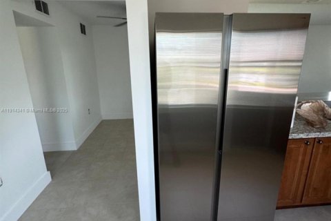 Casa en alquiler en Port Charlotte, Florida, 2 dormitorios № 1969948 - foto 7