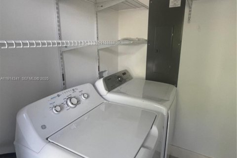 Casa en alquiler en Port Charlotte, Florida, 2 dormitorios № 1969948 - foto 28