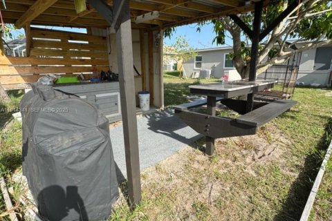 Casa en alquiler en Port Charlotte, Florida, 2 dormitorios № 1969948 - foto 24