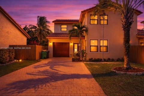 House in Miami, Florida 4 bedrooms, 211.07 sq.m. № 2022079 - photo 4