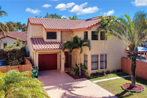 House in Miami, Florida 4 bedrooms, 211.07 sq.m. № 2022079 - photo 2