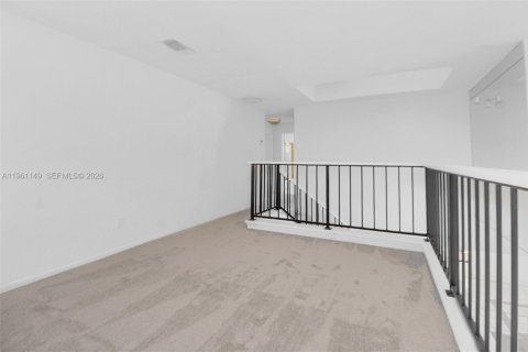 House in Miami, Florida 4 bedrooms, 211.07 sq.m. № 2022079 - photo 25