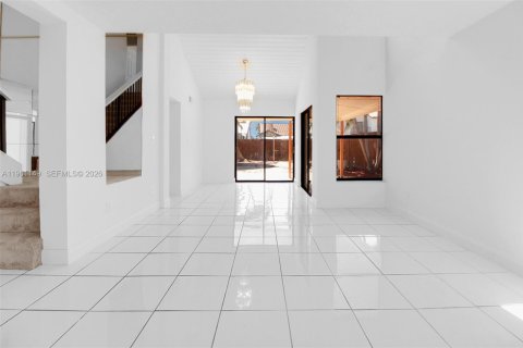 House in Miami, Florida 4 bedrooms, 211.07 sq.m. № 2022079 - photo 10