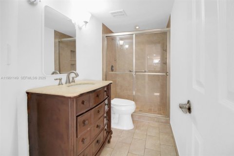 House in Miami, Florida 4 bedrooms, 211.07 sq.m. № 2022079 - photo 14