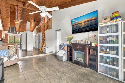 Townhouse in Miami, Florida 2 bedrooms, 113.53 sq.m. № 2060716 - photo 19