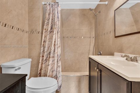 Townhouse in Miami, Florida 2 bedrooms, 113.53 sq.m. № 2060716 - photo 25