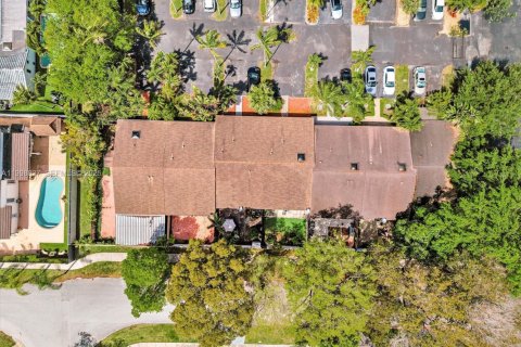 Townhouse in Miami, Florida 2 bedrooms, 113.53 sq.m. № 2060716 - photo 6