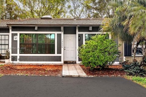 Townhouse in Miami, Florida 2 bedrooms, 113.53 sq.m. № 2060716 - photo 4