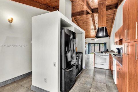 Townhouse in Miami, Florida 2 bedrooms, 113.53 sq.m. № 2060716 - photo 10