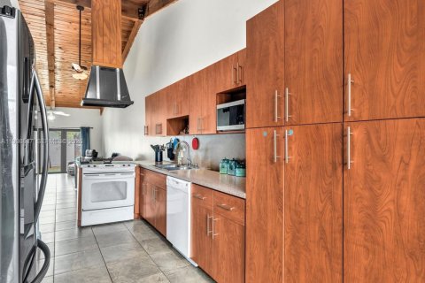 Townhouse in Miami, Florida 2 bedrooms, 113.53 sq.m. № 2060716 - photo 11