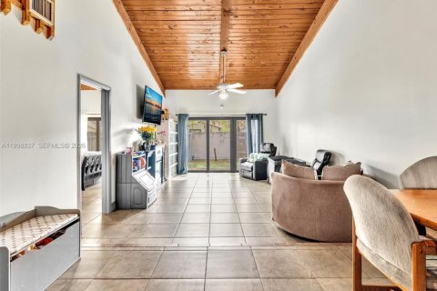 Townhouse in Miami, Florida 2 bedrooms, 113.53 sq.m. № 2060716 - photo 17