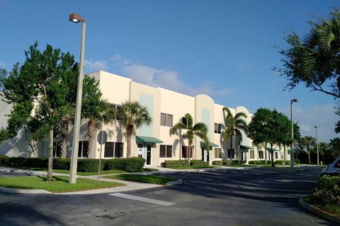 Immobilier commercial à vendre à Lake Worth, Floride № 1151384 - photo 1