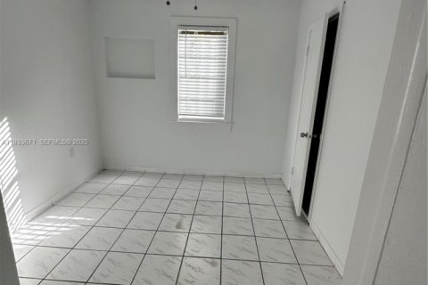 Снять в аренду виллу или дом в Майами, Флорида 2 спальни, 74.32м2, № 1992629 - фото 5