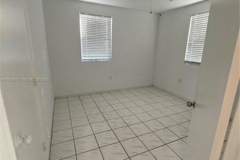 Снять в аренду виллу или дом в Майами, Флорида 2 спальни, 74.32м2, № 1992629 - фото 7