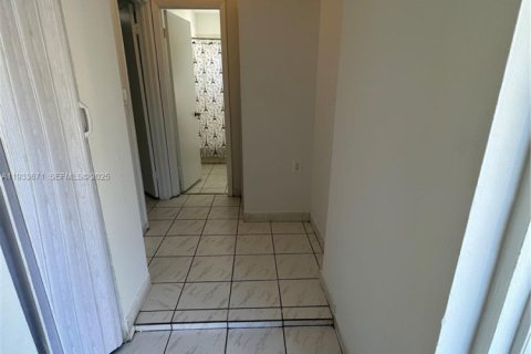 Снять в аренду виллу или дом в Майами, Флорида 2 спальни, 74.32м2, № 1992629 - фото 6