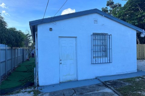 Снять в аренду виллу или дом в Майами, Флорида 2 спальни, 74.32м2, № 1992629 - фото 1