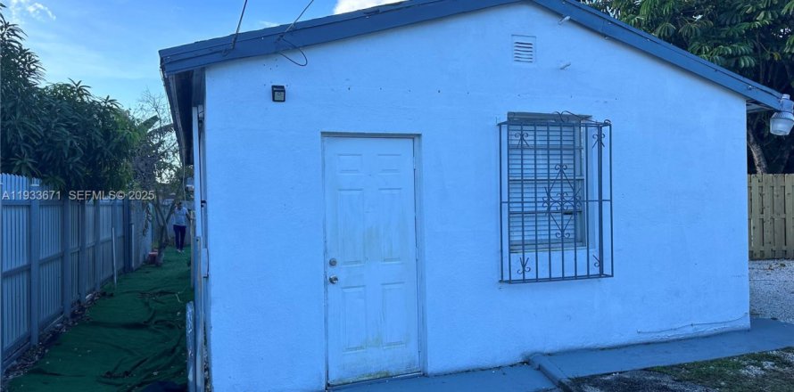 Дом в Майами, Флорида 2 спальни, 74.32м2 № 1992629