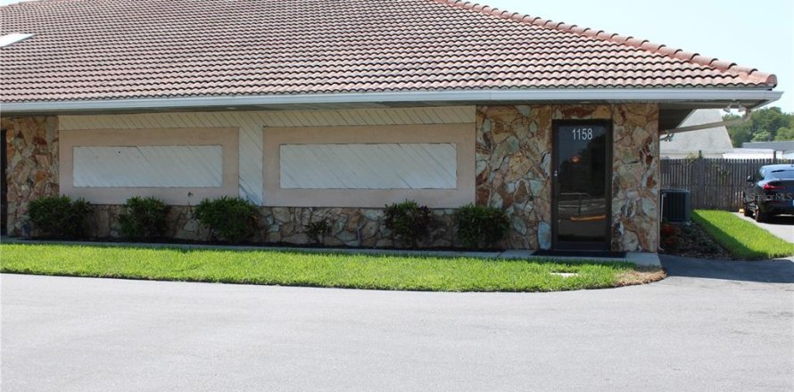 Commercial property in Holiday, Florida 222.97 sq.m. № 2239796