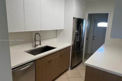 Condo in Lighthouse Point, Florida, 2 bedrooms  № 2387932 - photo 4