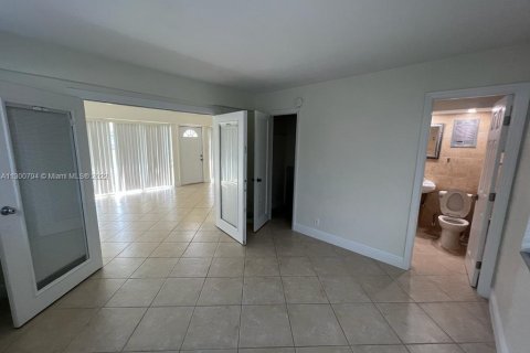 Condo in Lighthouse Point, Florida, 2 bedrooms  № 2387932 - photo 9