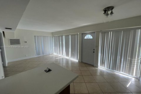 Condo in Lighthouse Point, Florida, 2 bedrooms  № 2387932 - photo 11