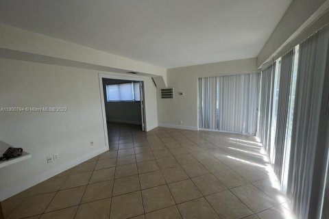 Condo in Lighthouse Point, Florida, 2 bedrooms  № 2387932 - photo 8