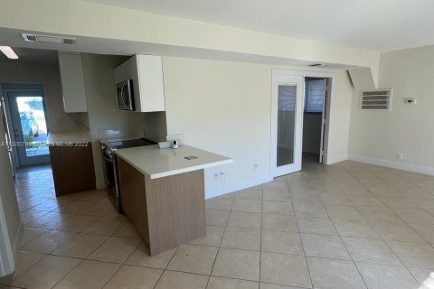 Condo in Lighthouse Point, Florida, 2 bedrooms  № 2387932 - photo 3