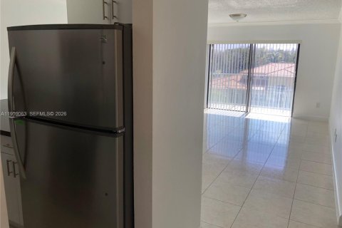 Condominio en alquiler en Miami, Florida, 1 dormitorio, 62.24 m2 № 2025982 - foto 5