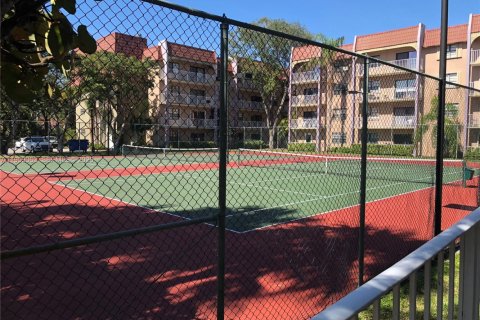 Condominio en alquiler en Miami, Florida, 1 dormitorio, 62.24 m2 № 2025982 - foto 18