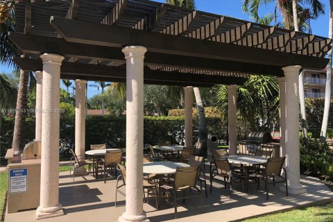 Condominio en alquiler en Miami, Florida, 1 dormitorio, 62.24 m2 № 2025982 - foto 17