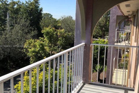 Condominio en alquiler en Miami, Florida, 1 dormitorio, 62.24 m2 № 2025982 - foto 15