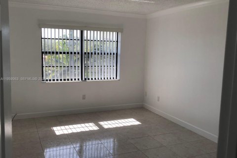 Condominio en alquiler en Miami, Florida, 1 dormitorio, 62.24 m2 № 2025982 - foto 11