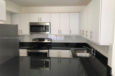 Condominio en alquiler en Miami, Florida, 1 dormitorio, 62.24 m2 № 2025982 - foto 6