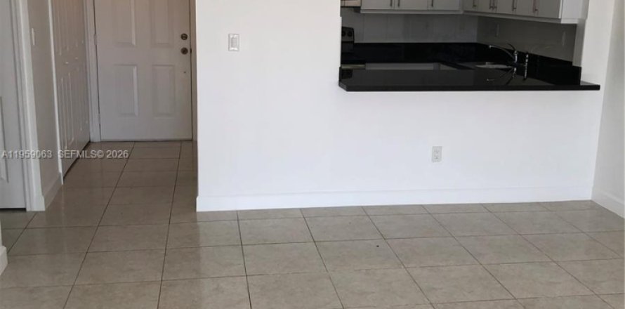 Condominio en Miami, Florida, 1 dormitorio  № 2025982