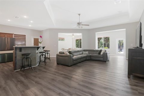 House in Lutz, Florida 3 bedrooms, 198.25 sq.m. № 2157591 - photo 6