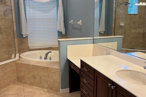 House in Bradenton, Florida 4 bedrooms, 241.08 sq.m. № 1916503 - photo 12