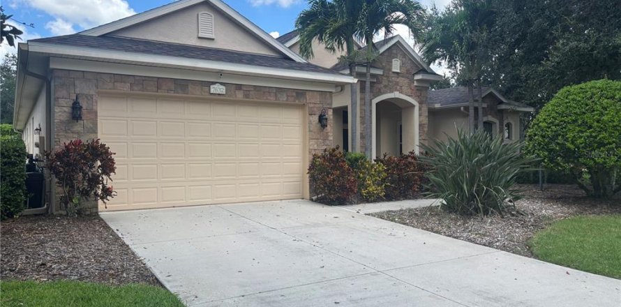 House in Bradenton, Florida 4 bedrooms, 241.08 sq.m. № 1916503