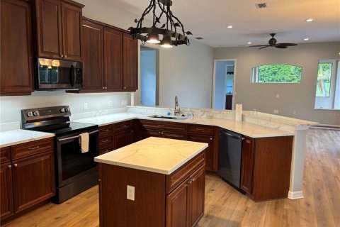 House in Bradenton, Florida 4 bedrooms, 241.08 sq.m. № 1916503 - photo 4