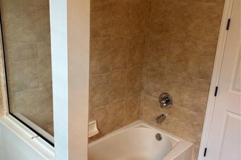 House in Bradenton, Florida 4 bedrooms, 241.08 sq.m. № 1916503 - photo 16