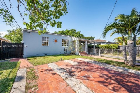 Commercial property in Miami, Florida 247.03 sq.m. № 2090432 - photo 9