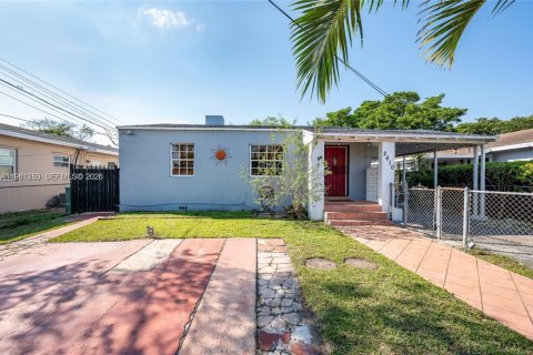 Commercial property in Miami, Florida 247.03 sq.m. № 2090432